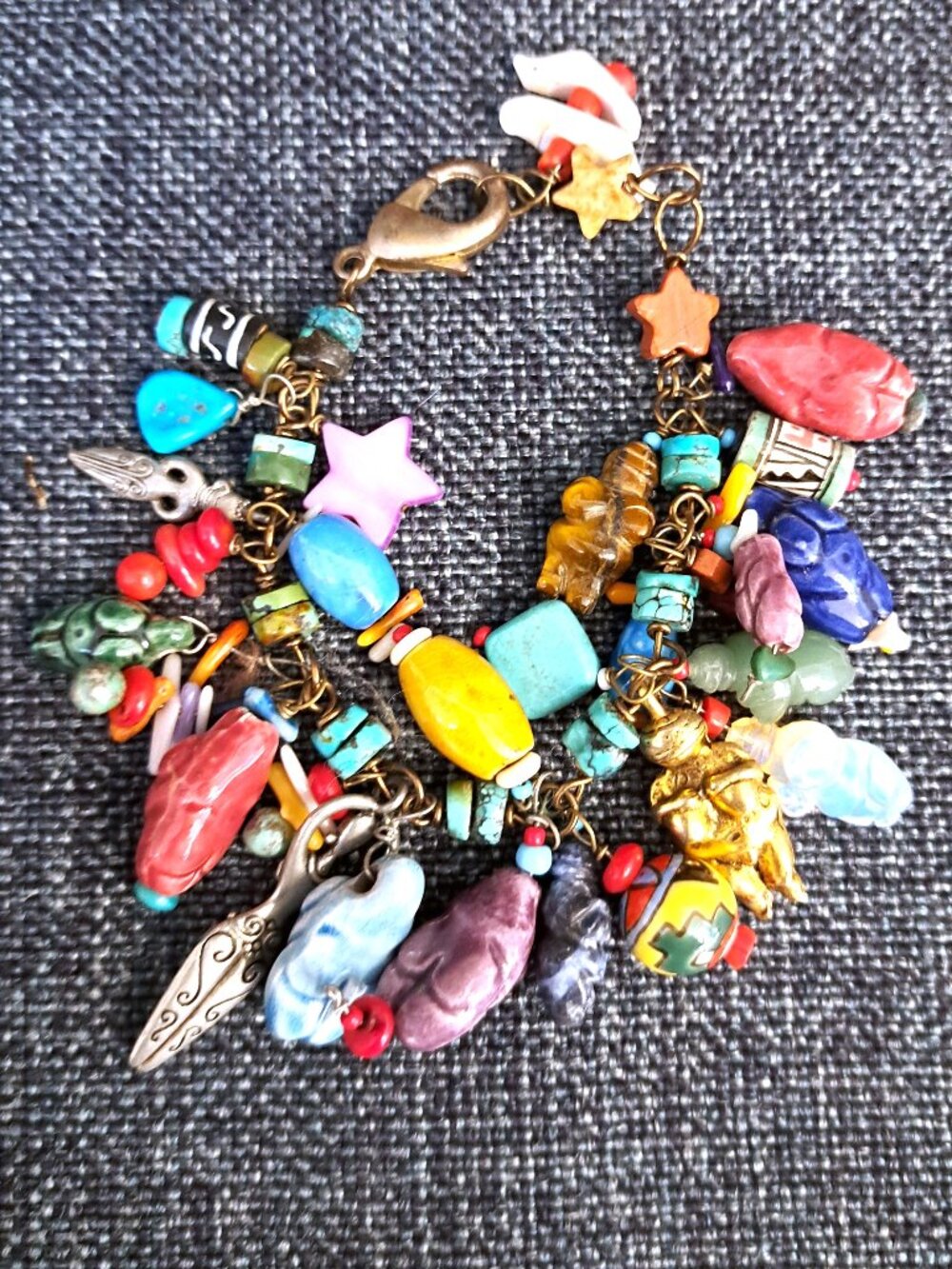 HAND MADE CHUNKY CHARM BRACELET FULL OF VARIOUS BEADED CHARMS & FIGURES 8" L